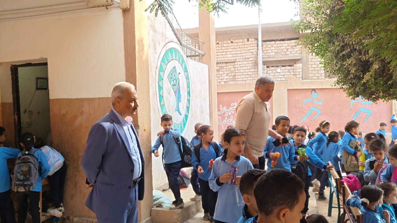 وكيل تعليم المنيا يتابع مدارس إدارة المنيا ويحيل مدير مدرسة للتحقيق بسبب عدم الانضباط