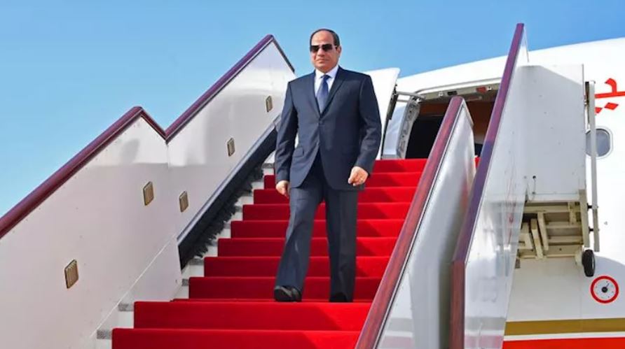 السيسي يعود من قمة "بريكس" بالهند بعد سلسلة من اللقاءات المهمة