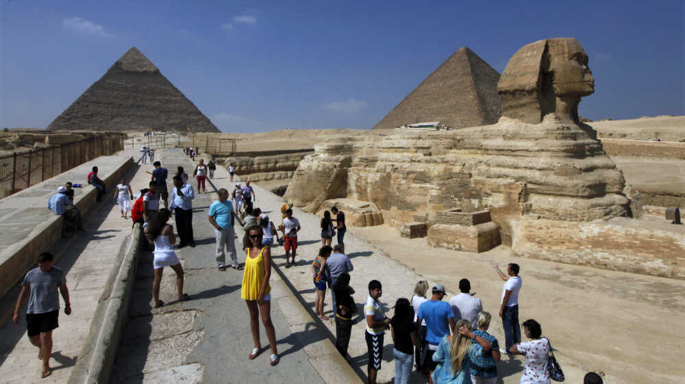 توقعات إيجابية للسياحة المصرية: 23.8 مليون سائح و21.2 مليار دولار إيرادات بحلول 2030