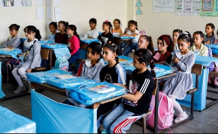 700 ألف طالب في غزة يعودون إلى مقاعد الدراسة بعد سنوات من الحرب