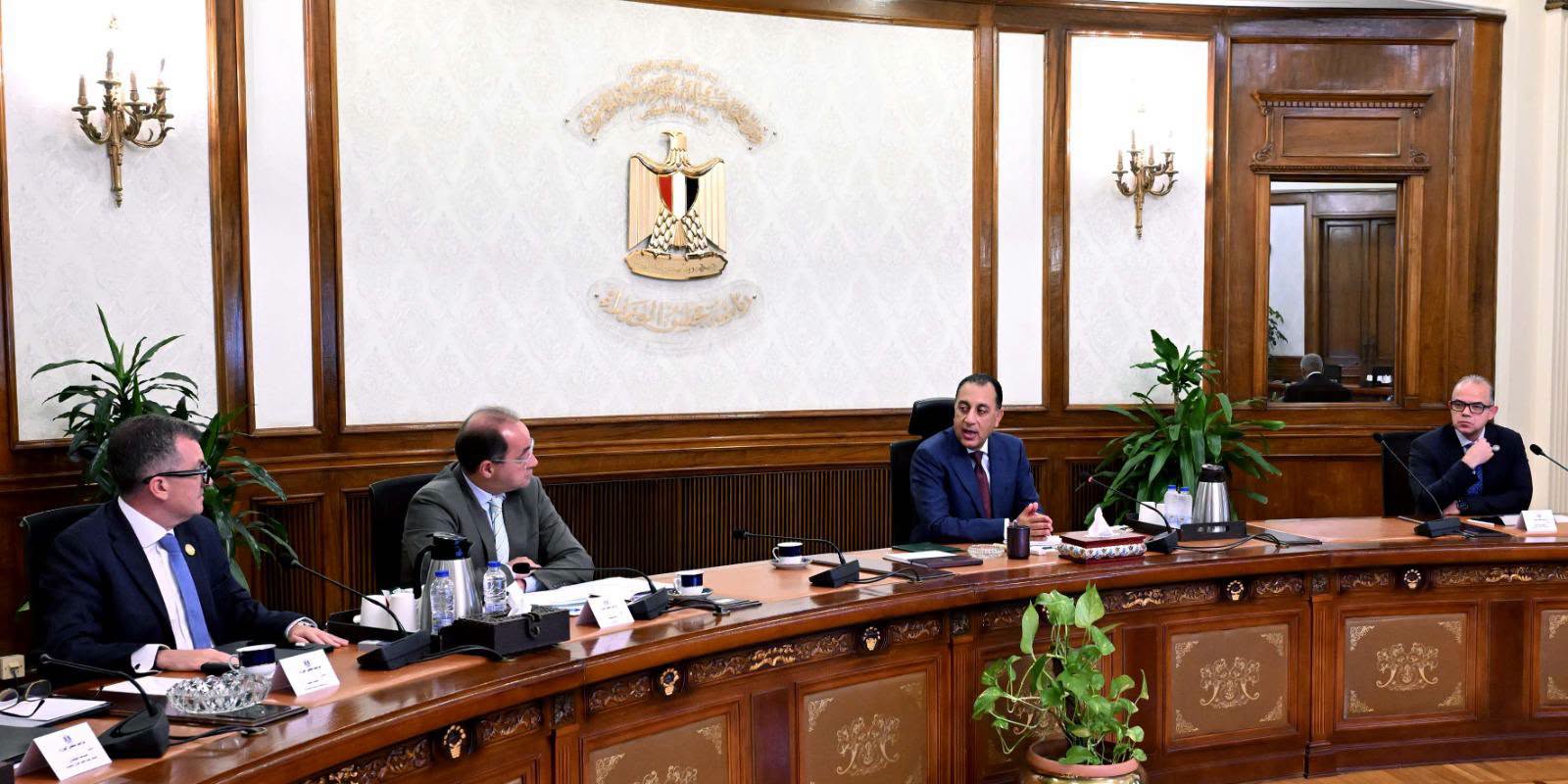 رئيس الوزراء يناقش محاور التحول الاقتصادي قبيل المؤتمر الوطني المرتقب