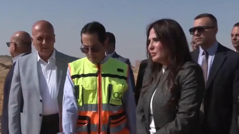 وزيرة الإسكان: إعادة استخدام 1.8 مليون متر مكعب من المخلفات في رصف الطرق